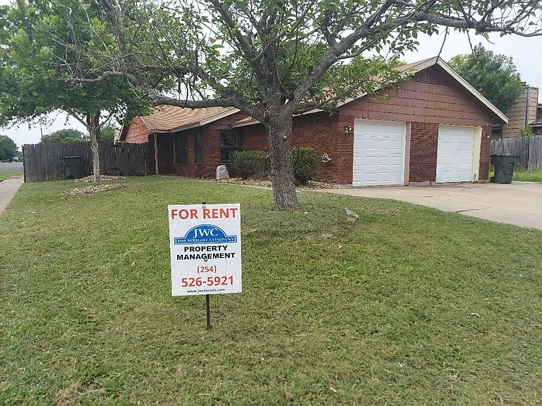 2224 Spicewood Dr — Photo 1