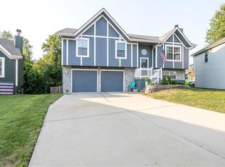 1122 Cardinal Dr, Liberty, MO 64068