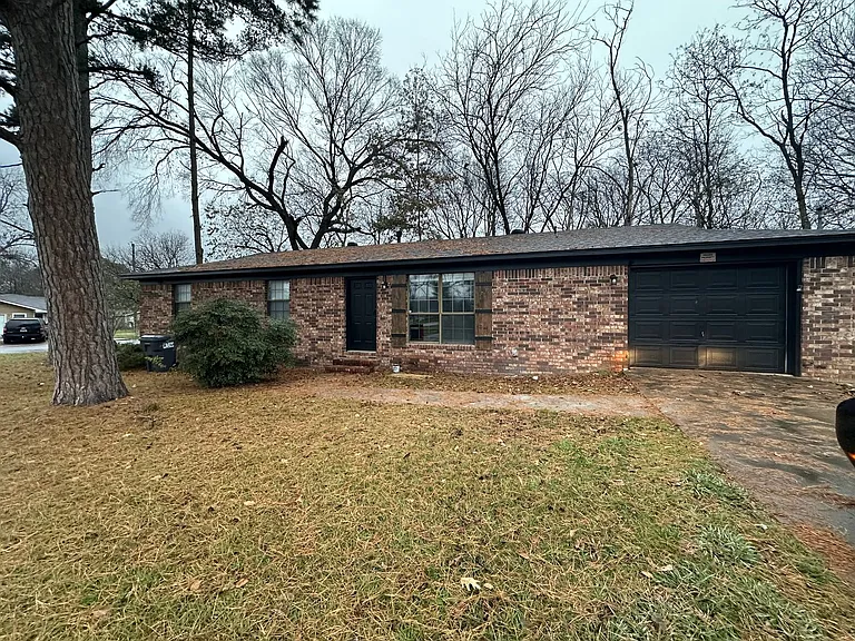 610 W 4th Pl — Photo 1