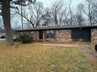 610 W 4th Pl, Russellville, AR 72801