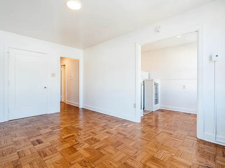 Comfortable Urban Living in a Classic Brick Building Near UW & Light Rail — Photo 47