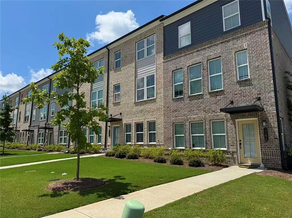 3 bed, 4.0 bath, 2060 sqft, $2,250 — Photo 2