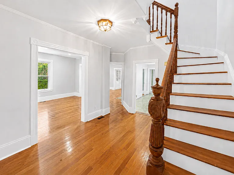13 Weir St — Photo 8