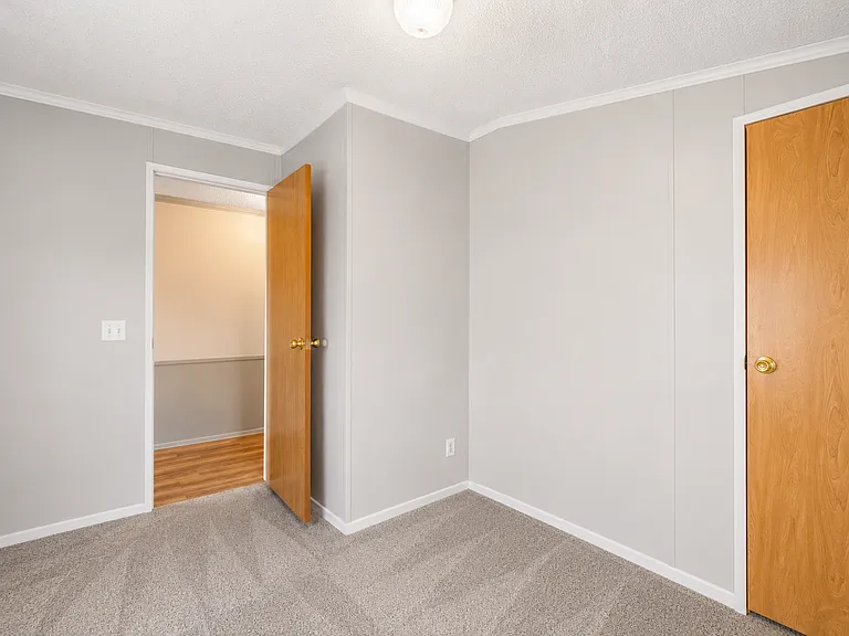 478 Sarah St — Photo 23