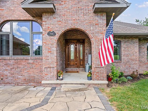 3rd image of 514 Lakeside Manor Dr