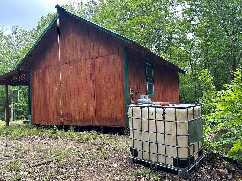 3rd image of 10 W Tucker Road