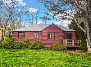 3601 Lakeview Dr, Island Lake, IL 60042