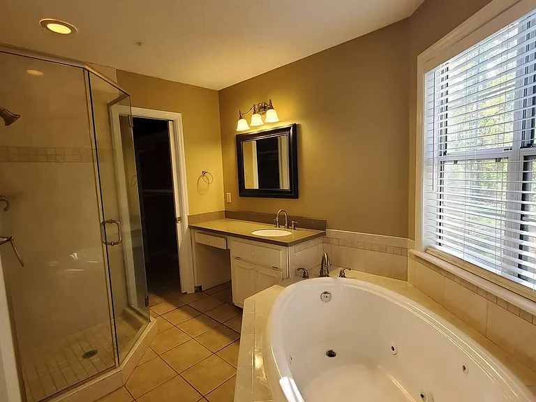 2403 Spring Valley Cir — Photo 10