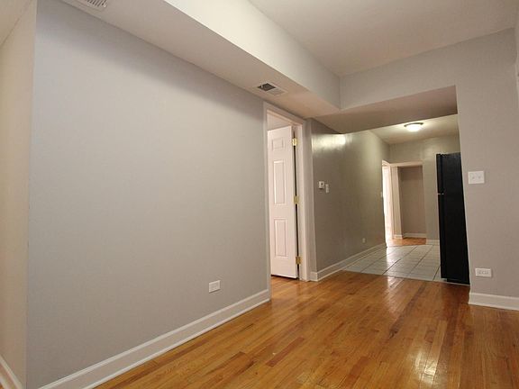 4th image of 1348 W Argyle St APT 1S