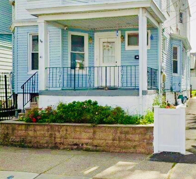 1st image of 41-43 Ryerson Ave #1
