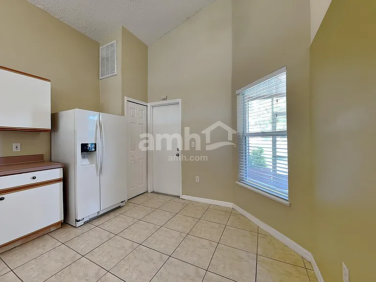 1718 Westminster Trl — Photo 5