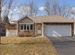 351 Oakwood Dr, Shoreview, MN 55126