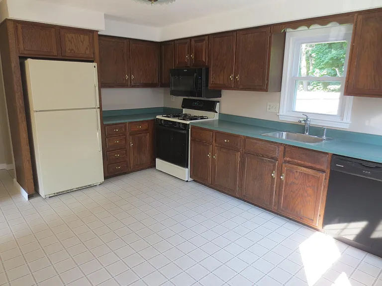 5 Pine St #B — Photo 6