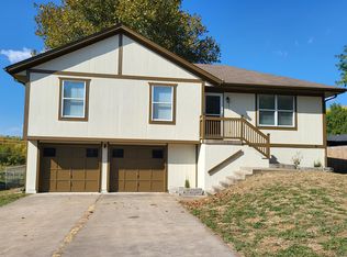 400 Willow St, Peculiar, MO 64078