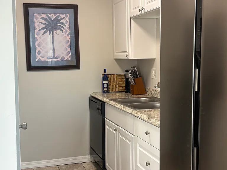 190 Pompano Dr SE #C — Photo 5