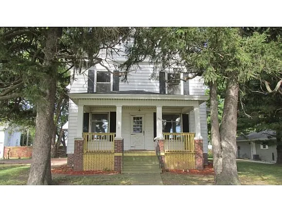 320 W Elm St photo 1