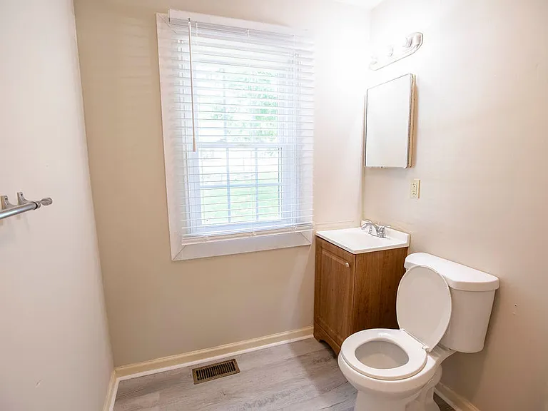 117 S Lansing Rd #117 — Photo 13