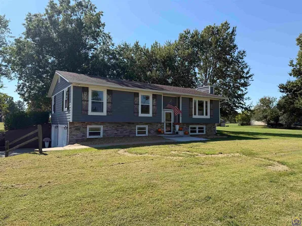 7805 SW El Cerrito Dr, Topeka, KS 66614
