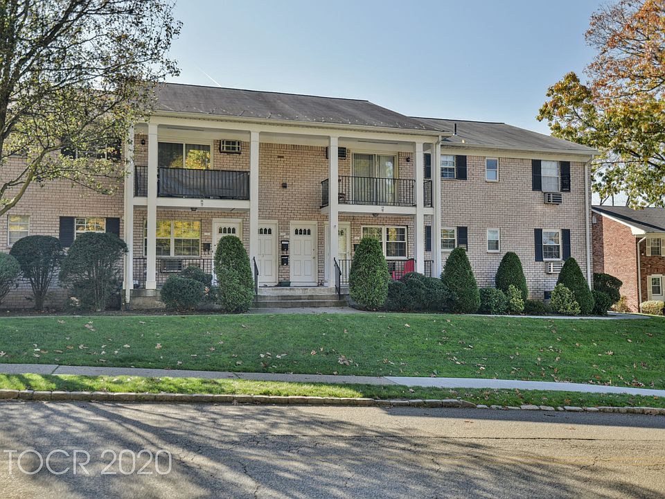 1st image of 9 Doxbury Ln