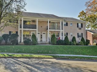 9 Doxbury Ln, Suffern, NY 10901
