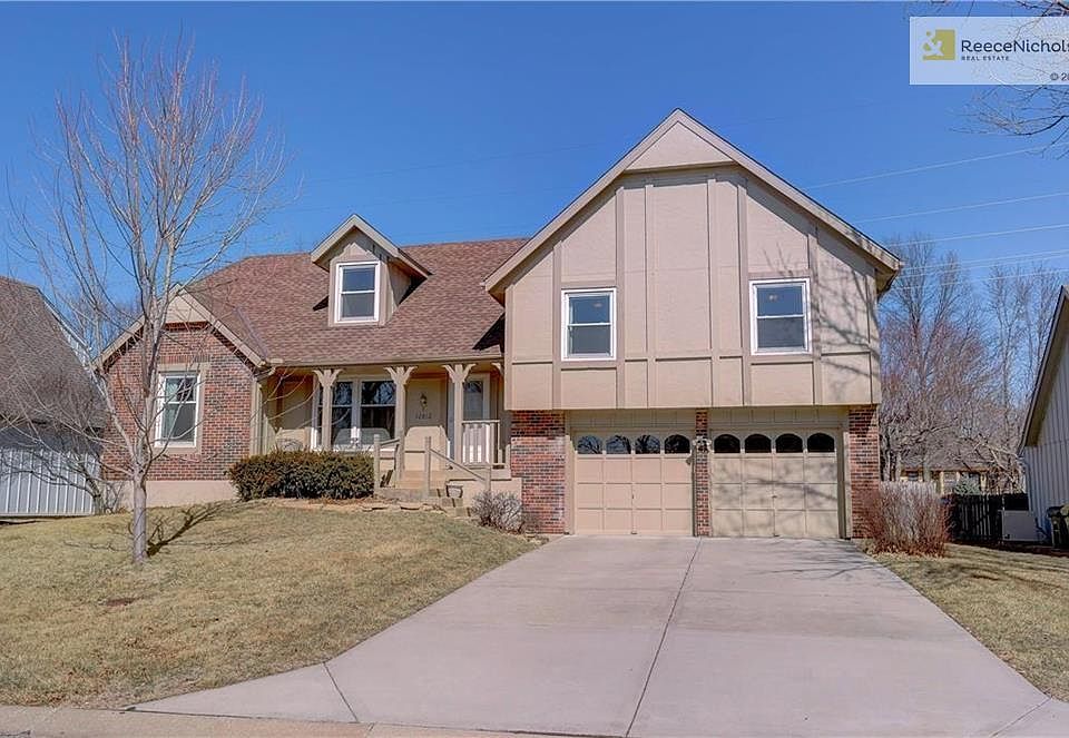 4 Bedroom 2 Full 2 Half Bath Move In Ready!