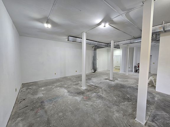 3rd image of 4720 Deans Bridge Rd