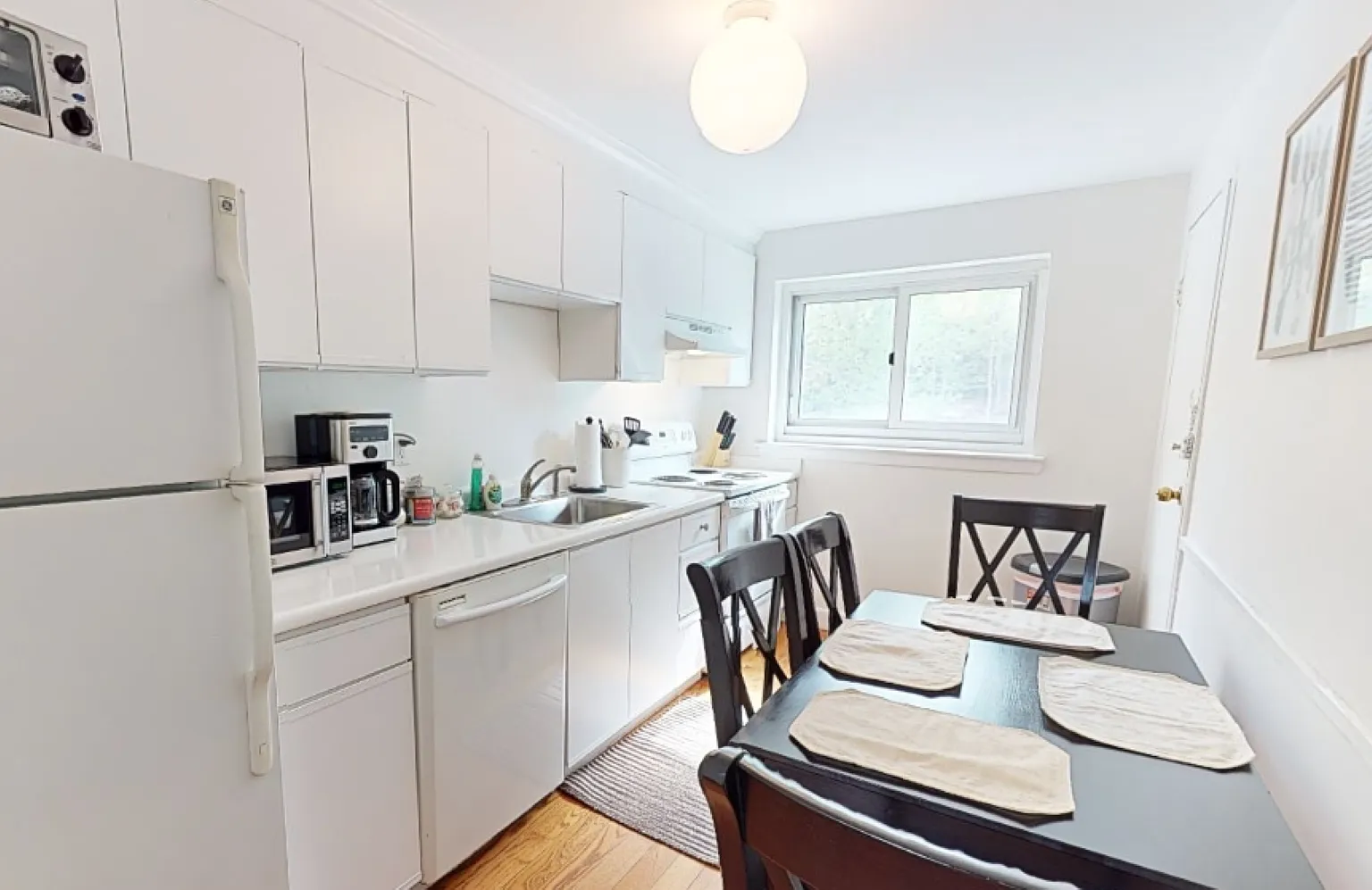 2 bed, 800 sqft, $6,825 — Photo 2