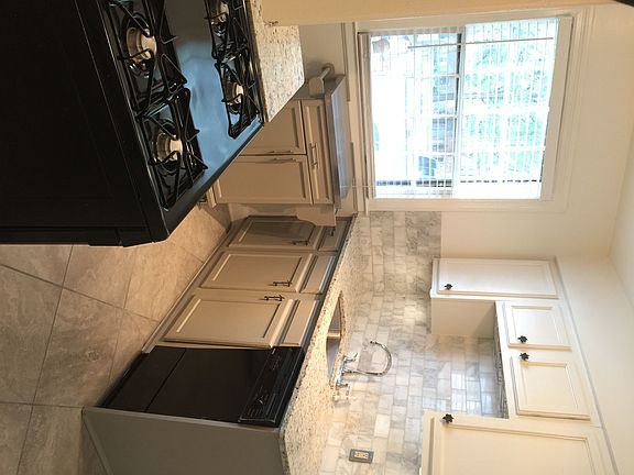 Perfect for someone who likes to cook and entertain-gas cooking-good counter space