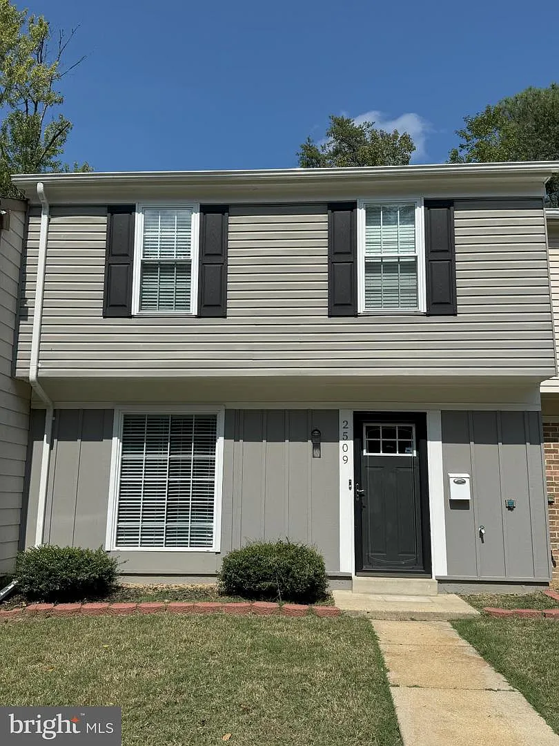 2509 Robinson Pl photo 1