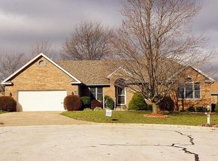 3700 E Dartmoor Ct, Springfield, MO 65802