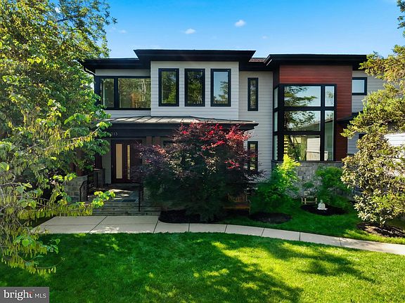 3rd image of 1513 Oakview Dr