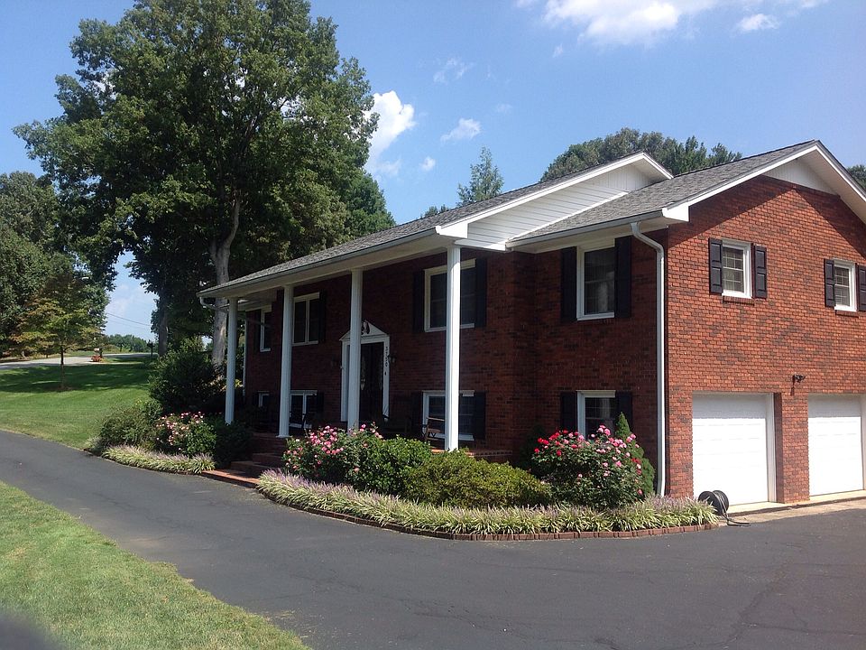 2nd image of 3750 6th St NE