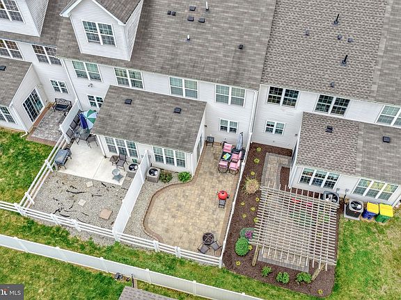 4th image of 261 Wilmore Dr