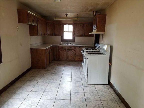 3rd image of 629 SE 20th St