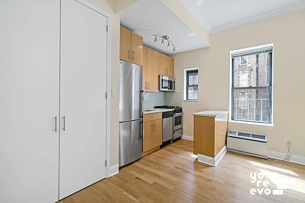 Rented by Yoreevo, LLC | media 10