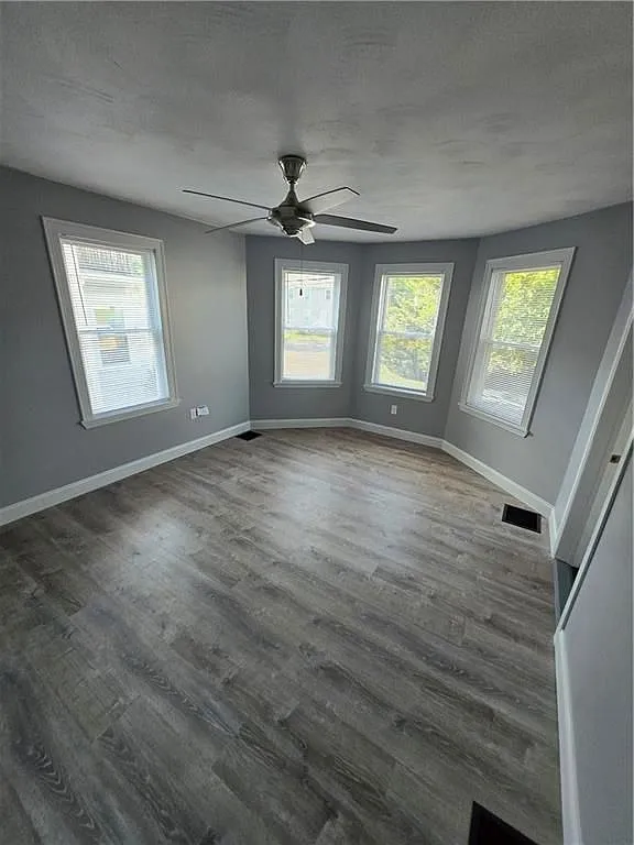 2 bed, 1.0 bath, 1100 sqft, $2,095 — Photo 2
