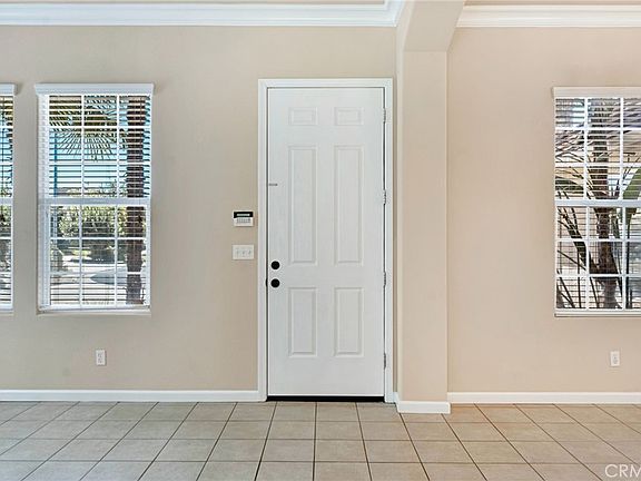 4th image of 2579 Warner Ave
