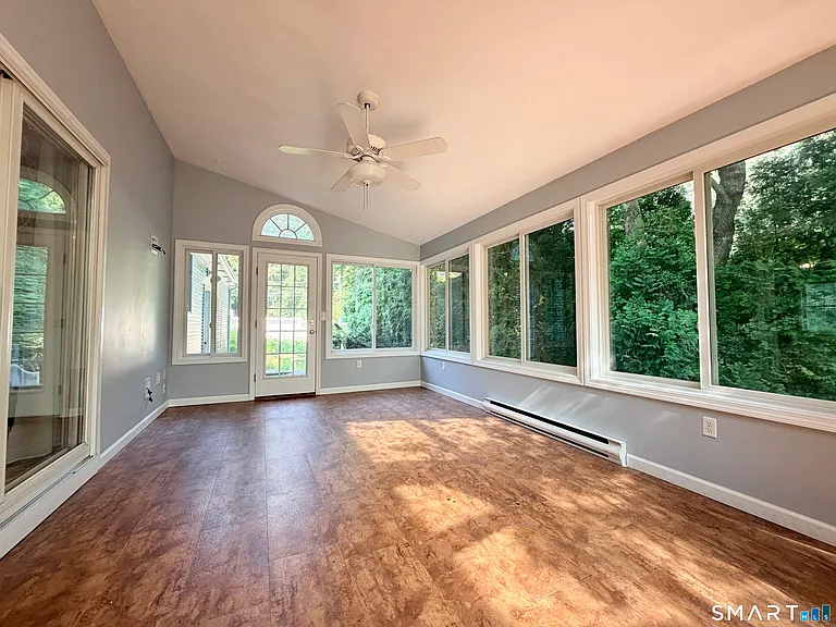 22 Hyde Park Dr — Photo 18