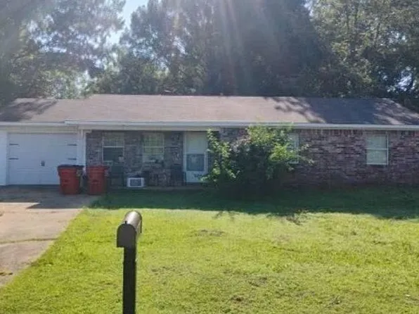 1100 N 9th St, Dardanelle, AR 72834