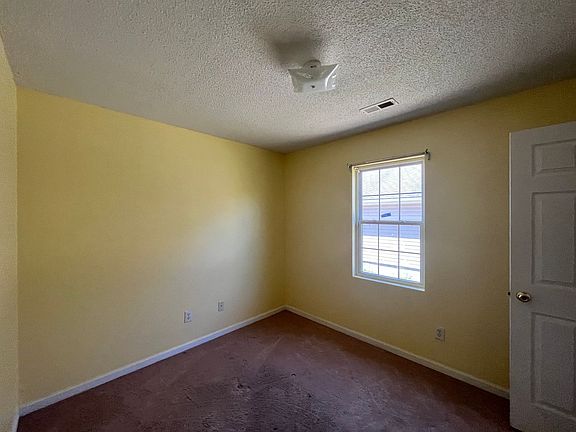5th image of 212 Oak Grove Ave