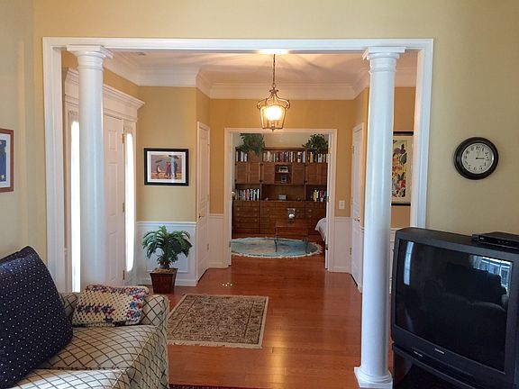 Living rm to Foyer - Library