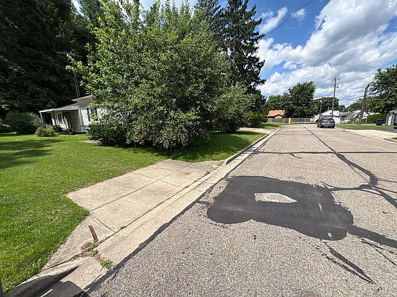 4th image of 942 Meadowview Ave