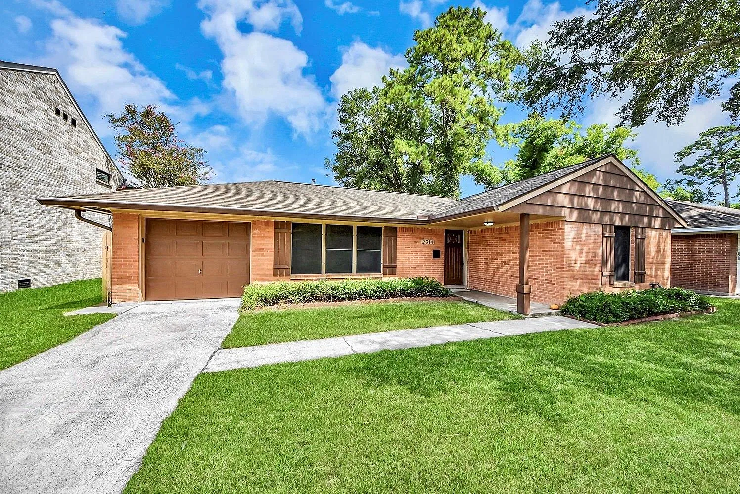 3 bed, 1.0 bath, 1464 sqft, $2,950 — Photo 1