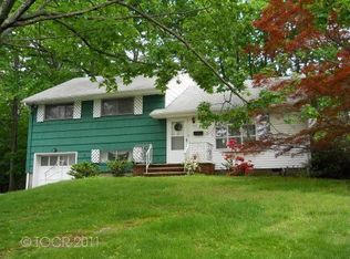 104 Oak Dr, Cedar Grove, NJ 07009