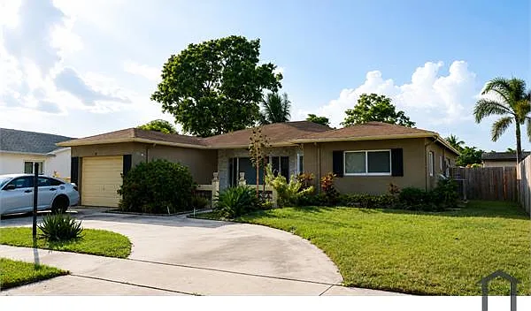 4 bed, $4,100 — Photo 1