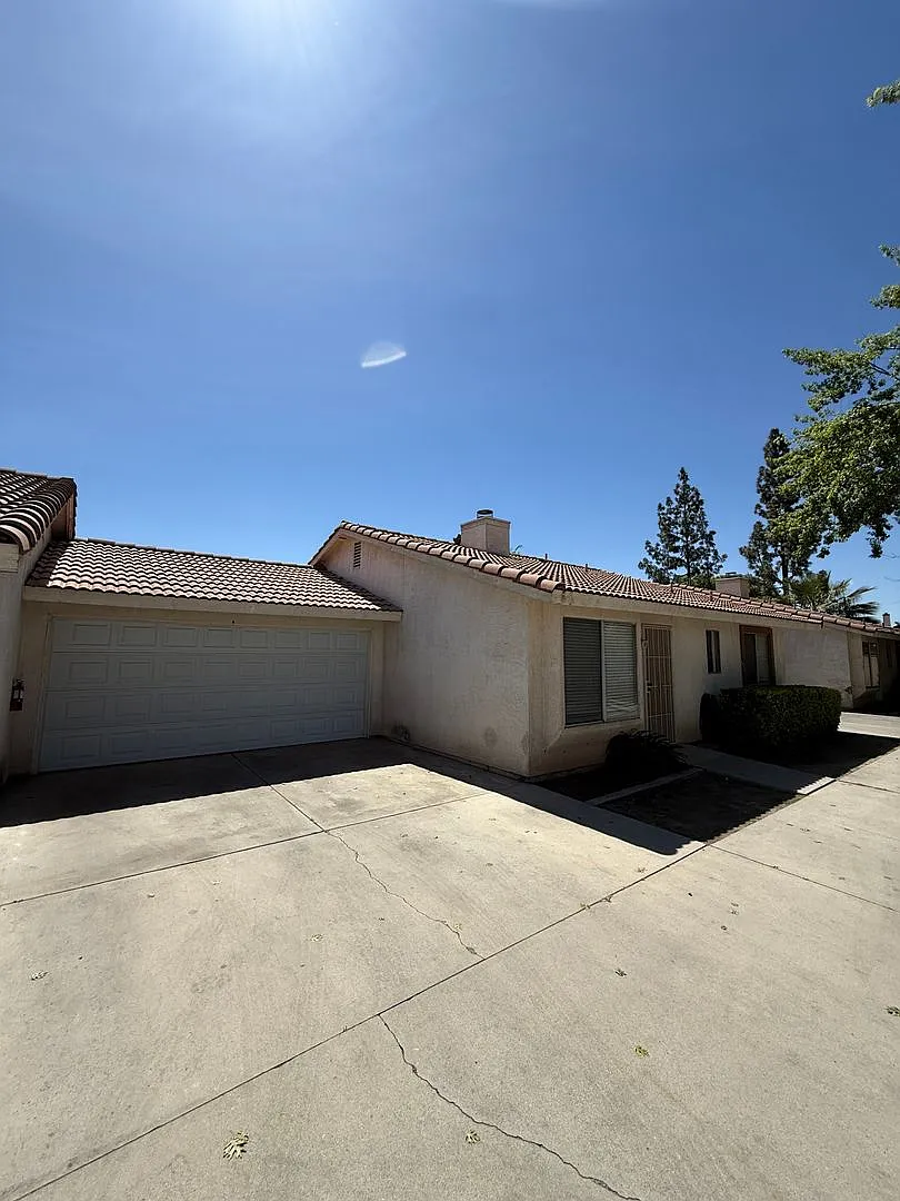 3 Bed 2 bath in Southwest Bakersfield — Photo 2