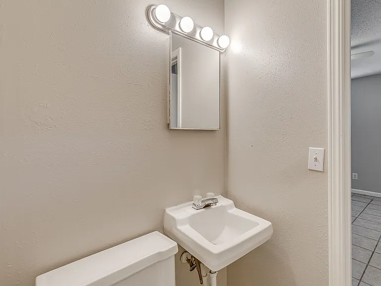 3320 Hampton Dr — Photo 6