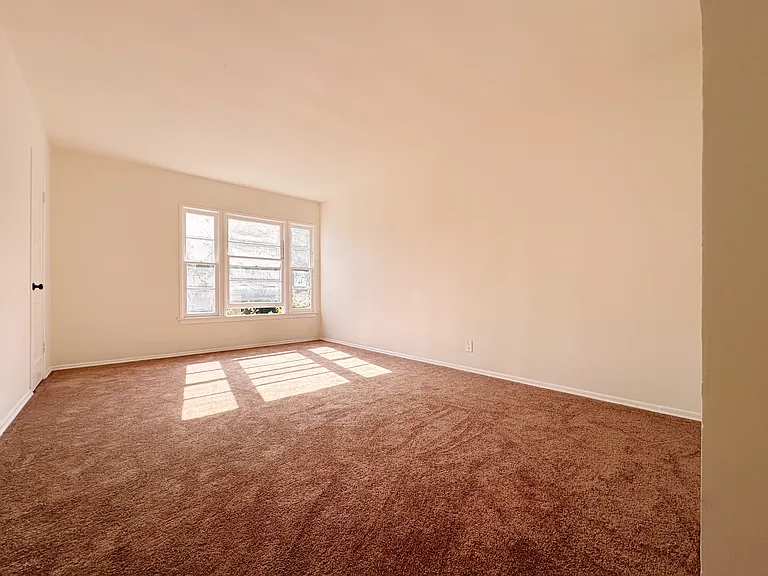 1019 N Louise St #1027-1/2 — Photo 7