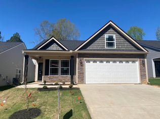 460 Timberwood Dr, Woodruff, SC 29388