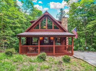 526 Ogle Dr, Pigeon Forge, TN 37863